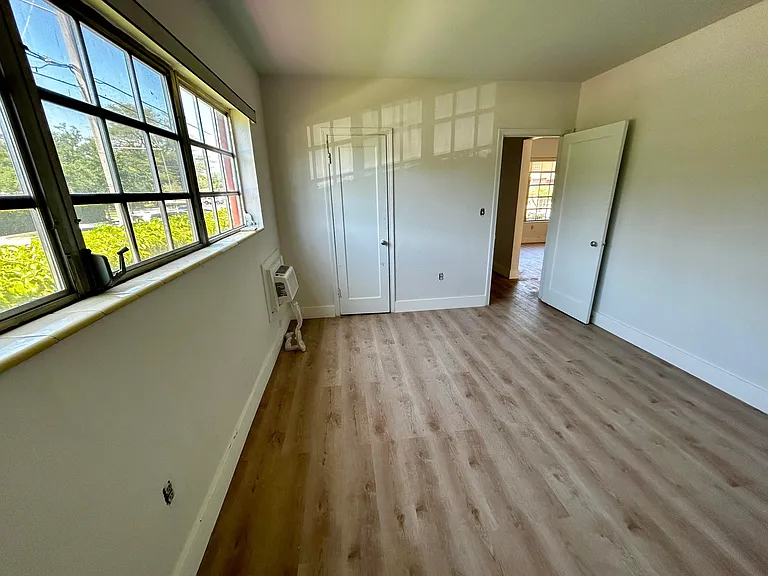 631 SW 11th St #1W — Photo 3