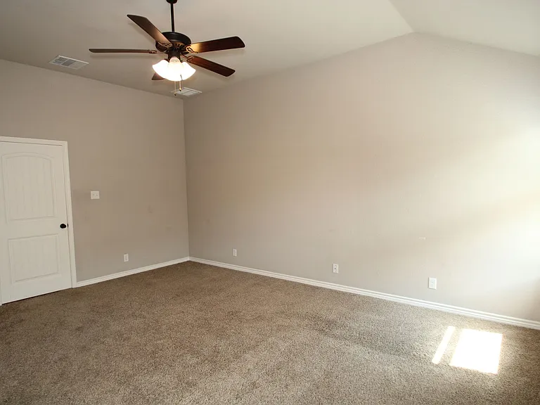 902 Clanton Cv — Photo 15