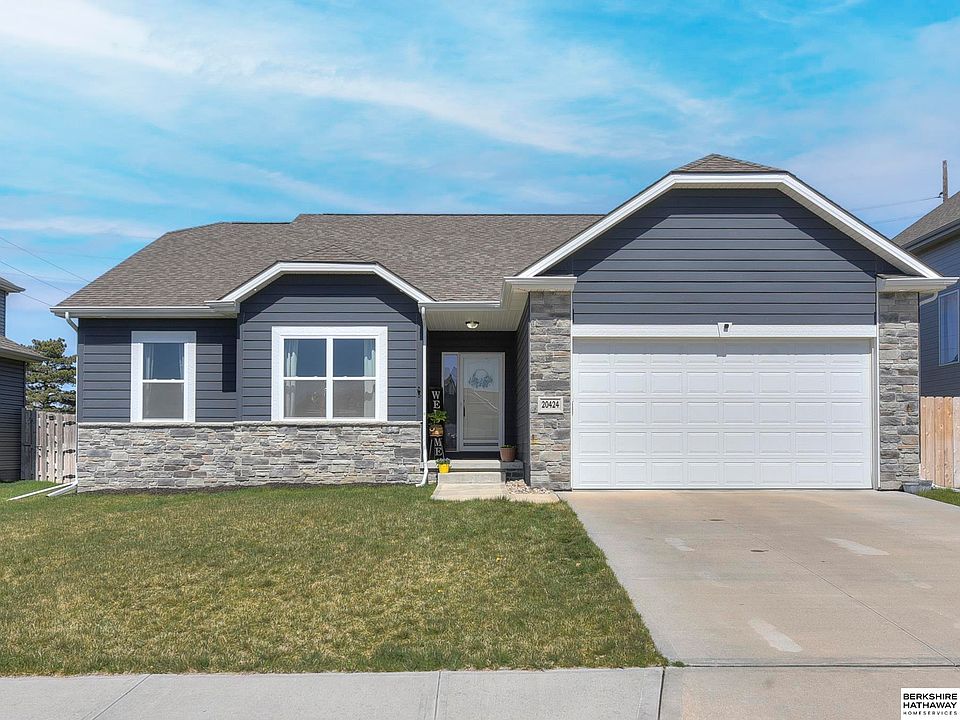 1st image of 20424 Saratoga Cir