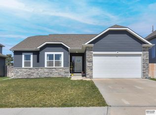 20424 Saratoga Cir, Elkhorn, NE 68022