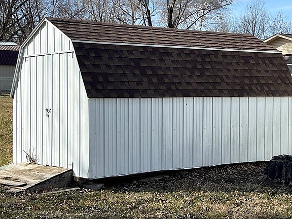4th image of 2303 Park Lane Dr