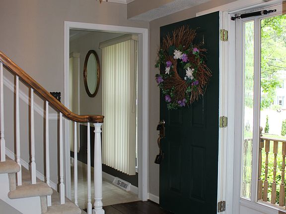 Spacious Entryway
