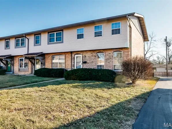 3194 Carefree Ln, Florissant, MO 63033