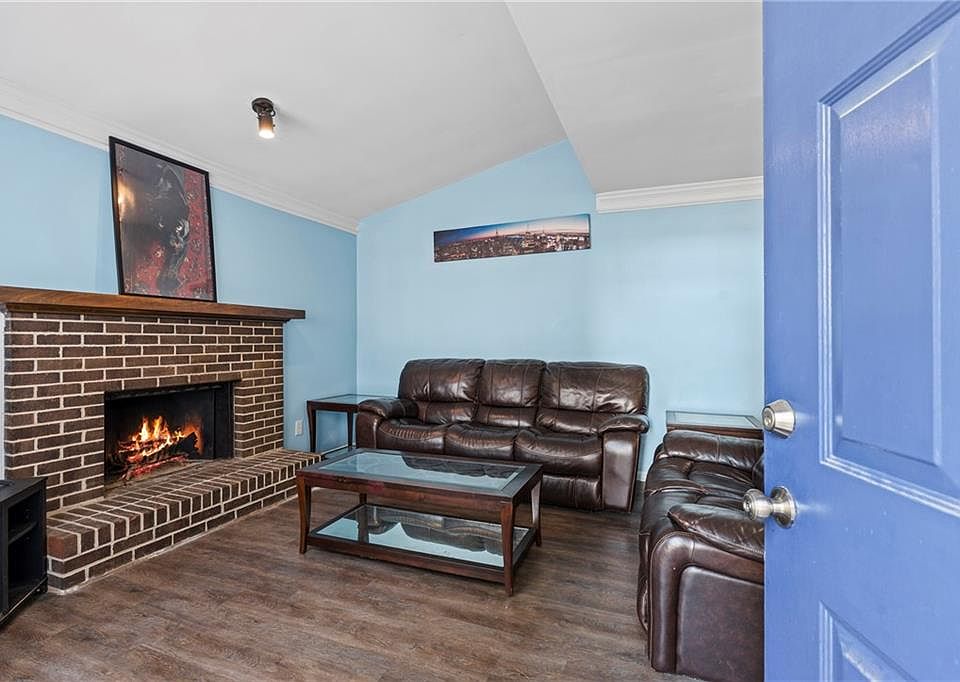 1st image of 547 Picketts Bend Cir