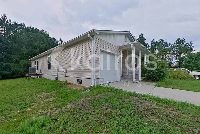 4 bed, 2.0 bath, 1209 sqft, $1,945 — Photo 2