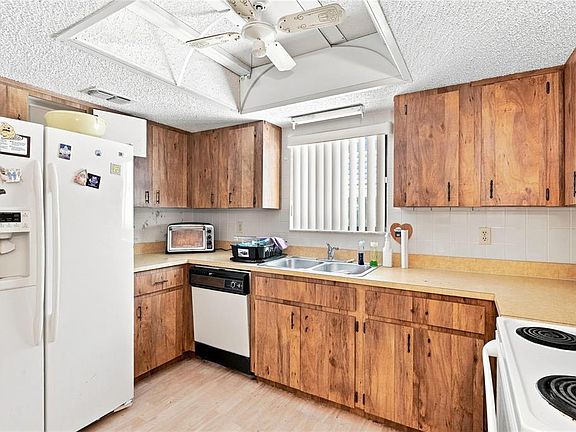 5th image of 10081 SW 100TH AVENUE