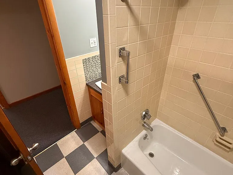 122 Main St #1F — Photo 6