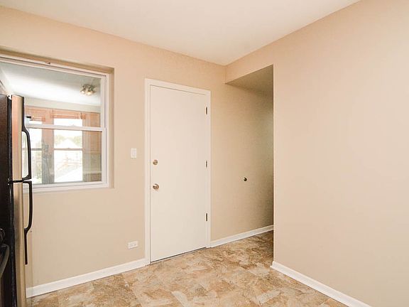 5th image of 3644 N Albany Ave #2
