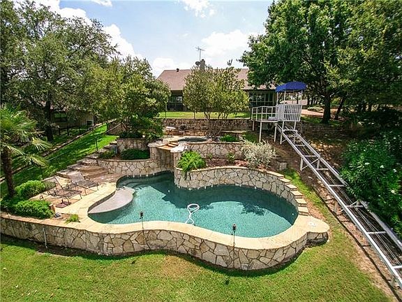 3rd image of 5131 Fairway Cir