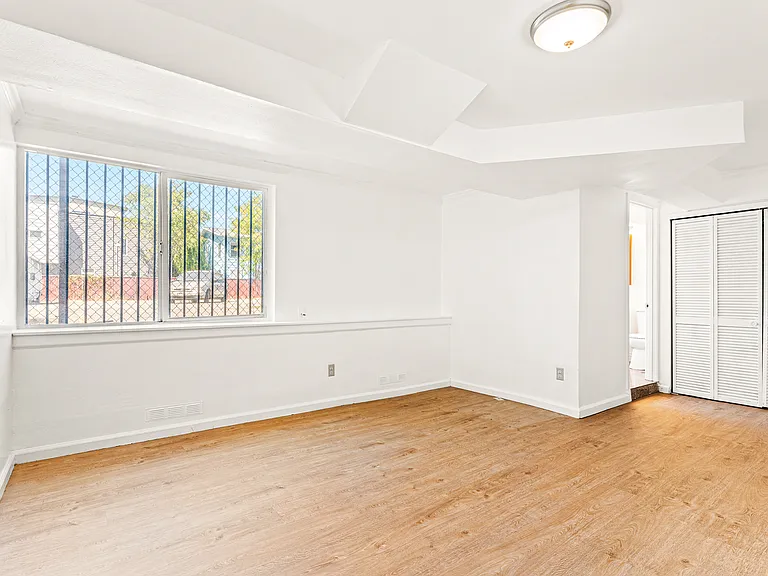 1015 82nd Ave — Photo 30