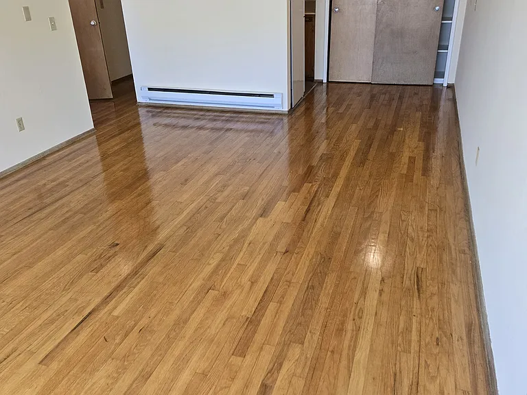 Queens Oaks — Photo 10