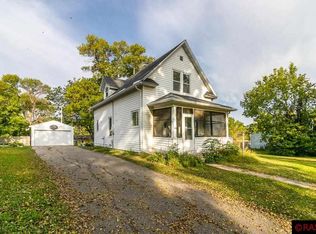 260 S Park Ave, Le Center, MN 56057