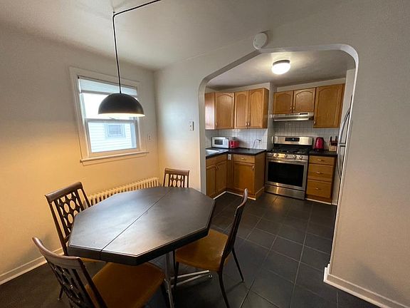 5th image of 240 Callodine Ave Floor 1