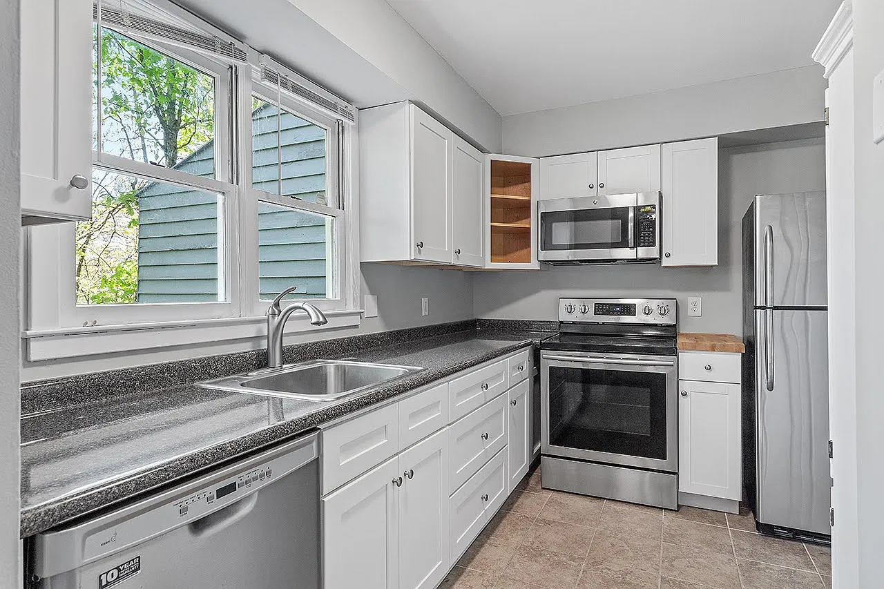 3 bed, 1.5 bath, 1264 sqft, $1,945 — Photo 3