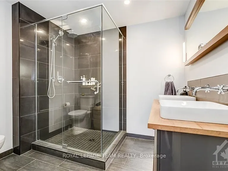 10 Clarence St #3 — Photo 12