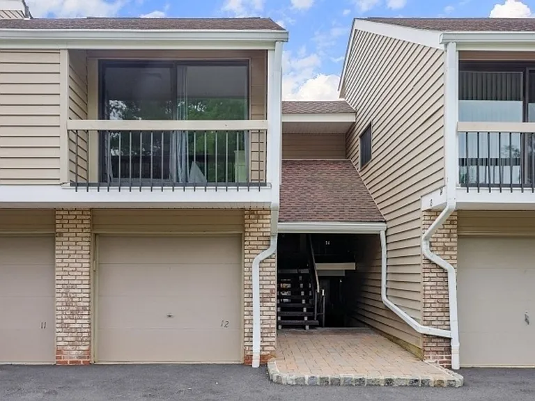12 Evergreen Dr — Photo 3