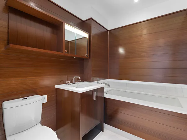 60 Riverside Boulevard image 6 of 20