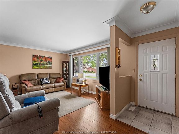 3rd image of 15 Riviera Dr