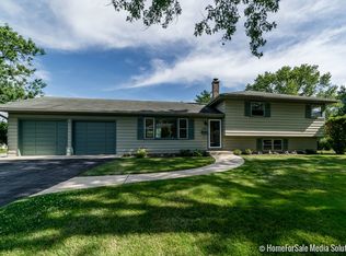 110 Springwood Dr, Naperville, IL 60540