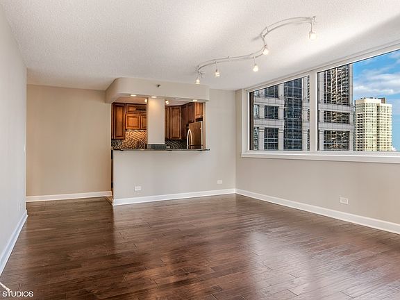4th image of 200 N Dearborn St Unit 3106
