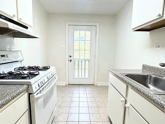 4th image of 108 N George Mason Dr APT 2