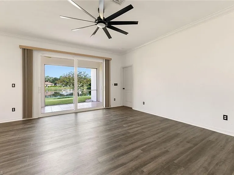 223 Stanhope Cir — Photo 4