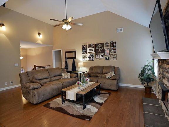3rd image of 3734 Gray Fox Dr