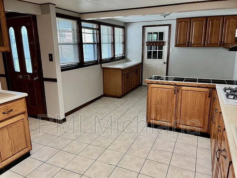 2405 Woodmont Dr — Photo 6