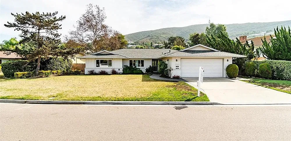 3 bed, 2.5 bath, 2600 sqft, $4,500 — Photo 1