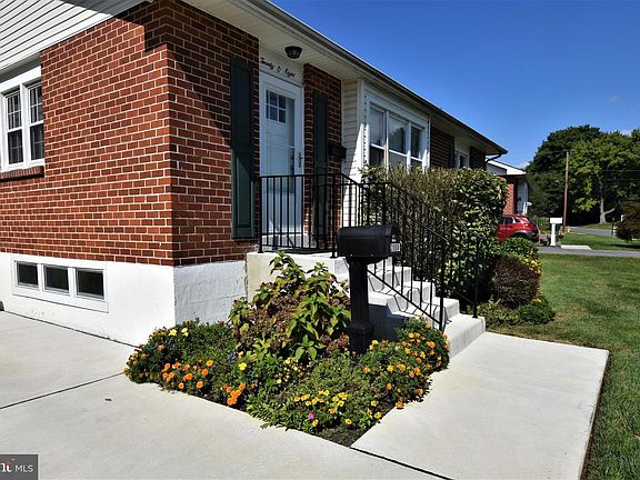 4th image of 2008 Lynch Dr