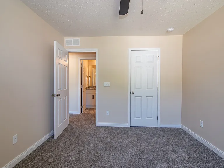 203 Dixon Cir — Photo 36
