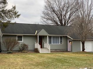 19 Walter Dr, Saratoga Springs, NY 12866