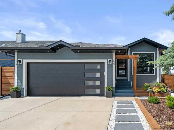 49 E Sunlake Rd SE, Calgary, AB T2X 3G8