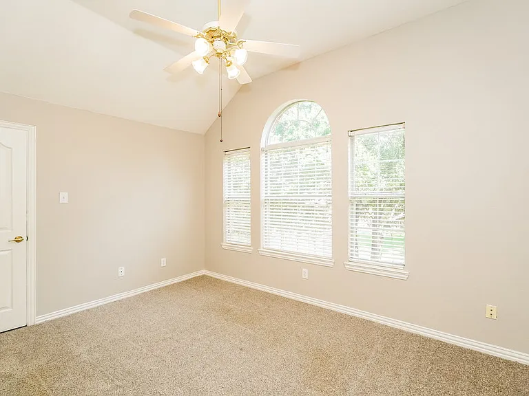 4420 Vanderpool Dr — Photo 13