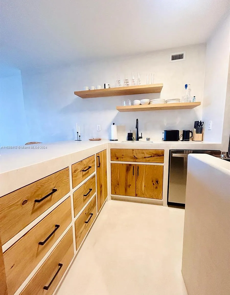 The Decoplage Condo — Photo 4