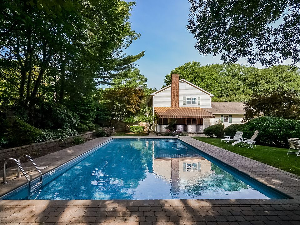 1st image of 12 Mohawk Dr