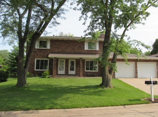 2528 E 50th St, Davenport, IA 52807