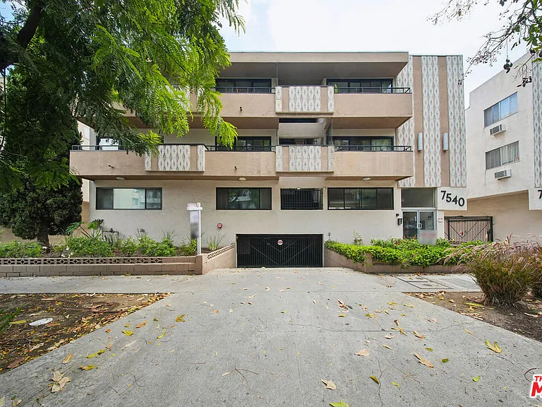 7540 Hampton Ave #206 — Photo 17