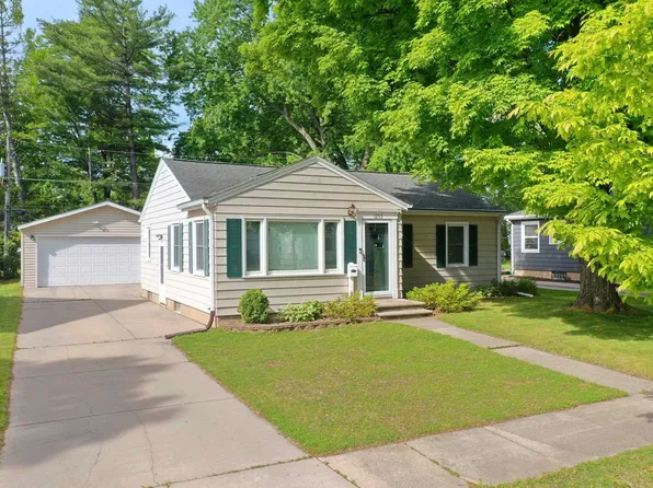 1253 Marian Ln, Green Bay, WI 54304