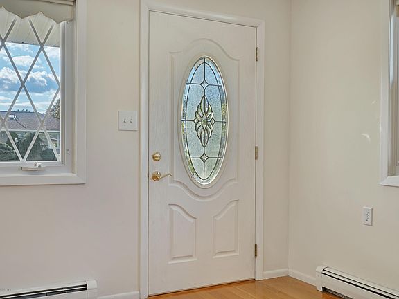 3rd image of 6 Taj Mahal Ct