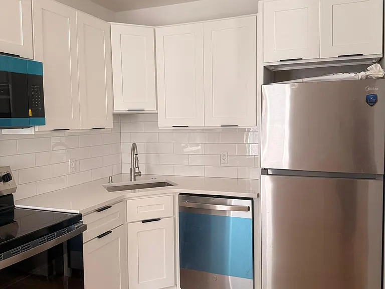 137 E Pleasant St — Photo 17
