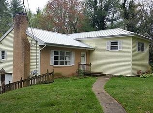 2214 Harden Cir, Hendersonville, NC 28739