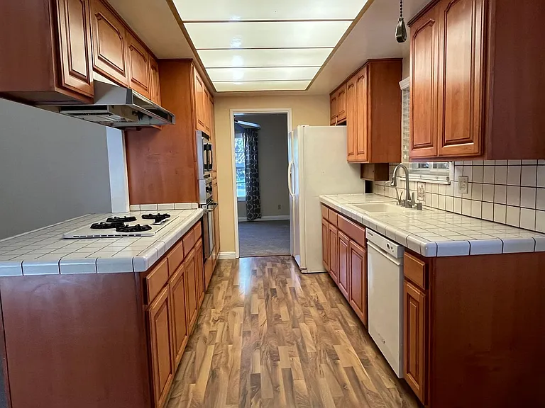 5532 Peacock Ln — Photo 8