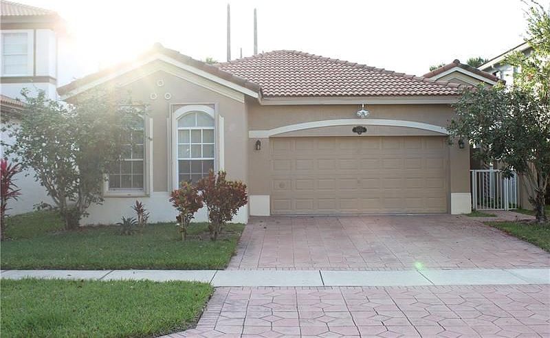 1st image of 10670 Old Hammock Way