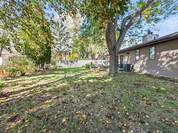 4th image of 1085 Hughes Ct