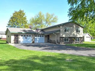 1417 Lake Crest Dr, Alexandria, MN 56308