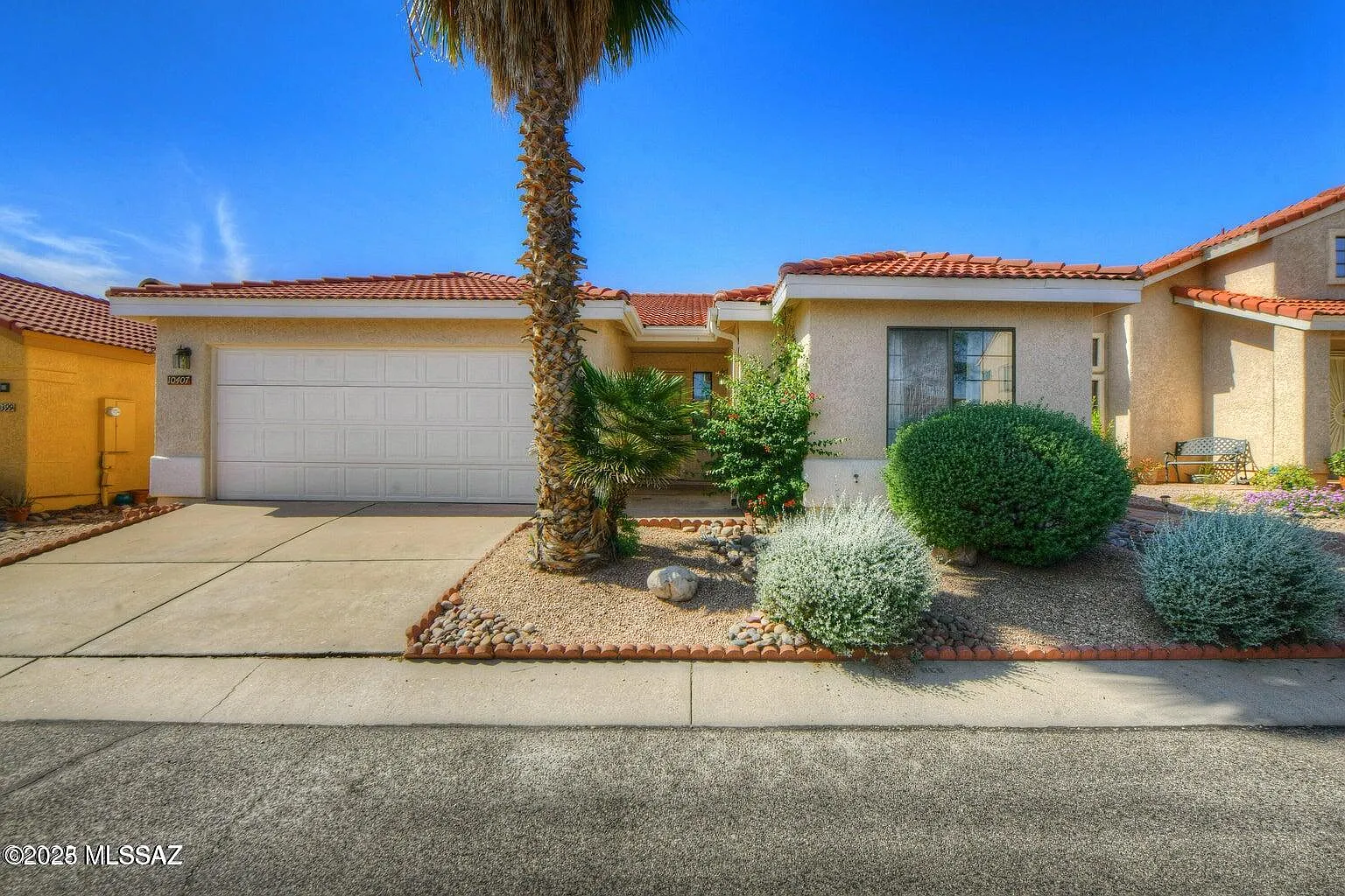 2 bed, 2.0 bath, 1129 sqft, $2,700 — Photo 2