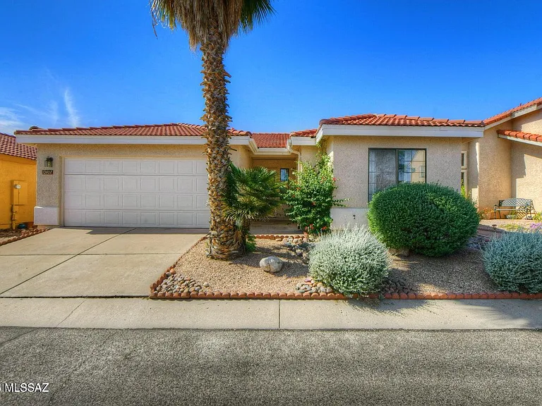 10407 N Fair Desert Dr — Photo 2