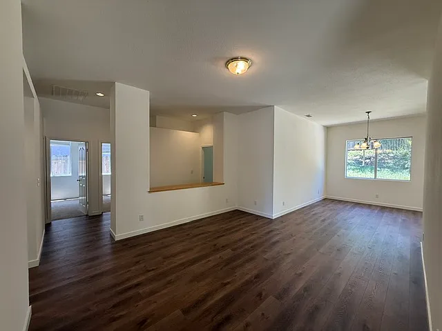 2202 Jason Ct — Photo 5