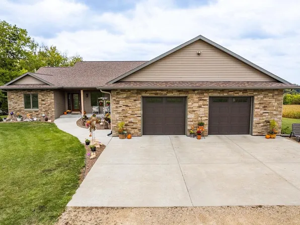 W10992 Petra Road, Portage, WI 53901